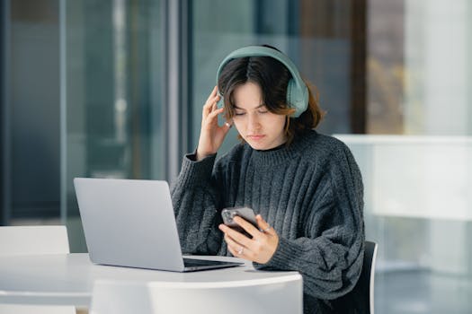 Image of a freelancer working at a beach cafe